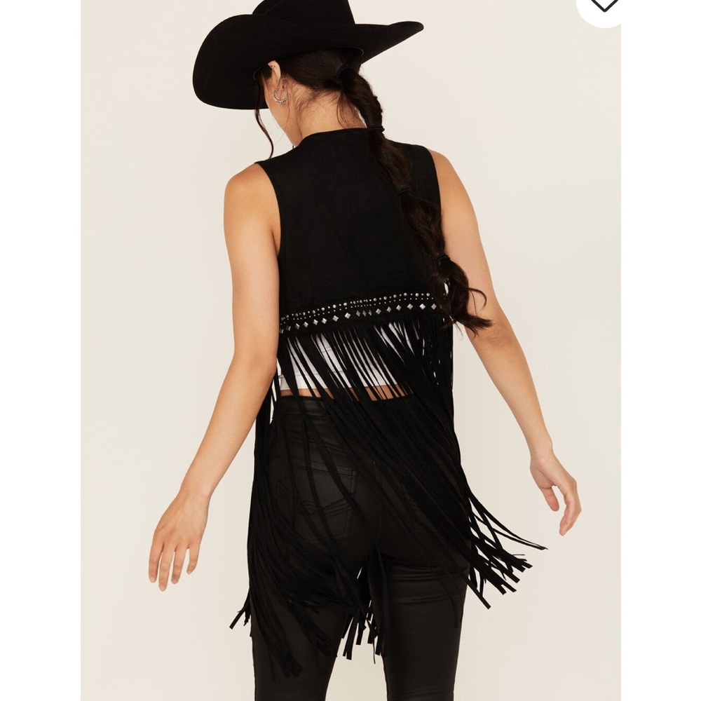 Idyllwind Women's Walnut Studded Fringe
Faux Suede Vest - Picture 3 of 6
